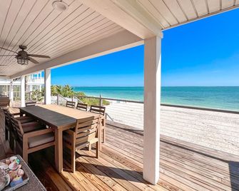 Sprawling Private Beachfront - Sleeps 10, Perfect For A Family, 2 Golf Carts - Captiva - Balcón