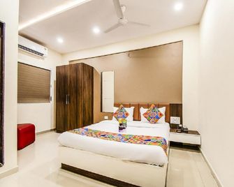 Hotel Pratiksha - Ahmedabad - Bedroom