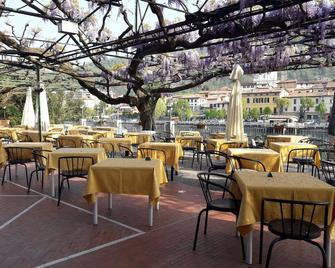 أوتل ستاتسيونا - باراتيكو - مطعم