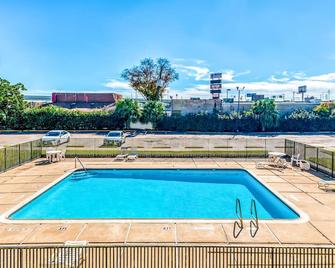 OYO Hotel Houston Southwest I-69 - Houston - Piscina