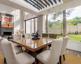 Casa María - Tranquility and Design in the Forest - Valle de Bravo - Comedor