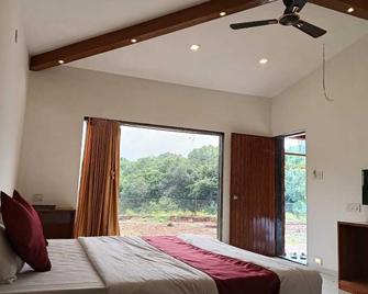 Green Heaven River Side Resort and Villa - Mahabaleshwar - Ložnice