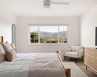 Modern Escape w Mountain Views, Walk to Lake, Golf, Resort, Dining - San Marcos - Bedroom