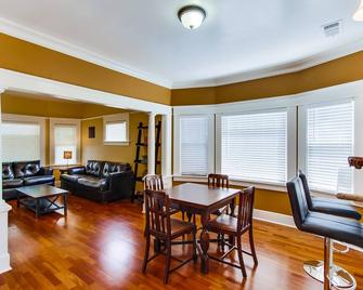 Amazing Urban Oasis - Close to Everything - San Diego - Dining room