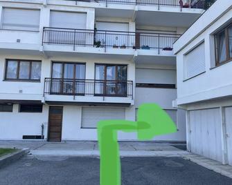 Je Loue un Studio Tout Équipé à la Semaine sur Clamart ! Proche du Métro - Clamart - Bâtiment