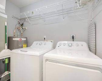 Apartment 3 Minutes from Downtown Asheboro! - Asheboro