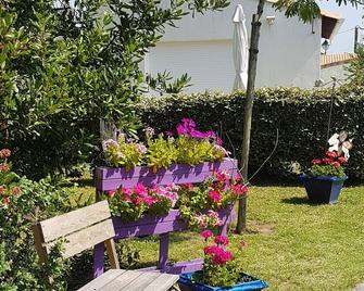 Beautiful House In Peace With Garden 5 Minutes Walk To The Beach And Shops - Saint-Palais-sur-Mer - Extérieur