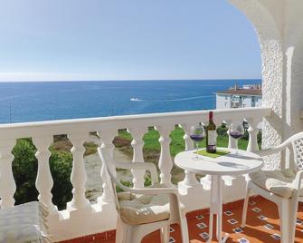 This fabulous apartment offers a breathtaking sea view and the ideal location allows you to travel b - Vélez-Málaga - Balcón