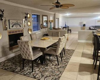 Jacksonville Waterfront Retreat 3br 3ba Fishing Dock River Views - Jacksonville - Comedor