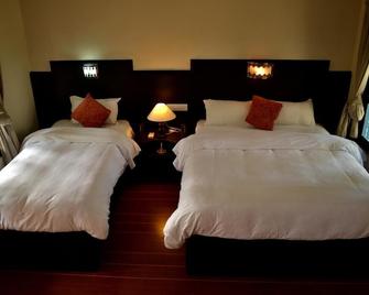 Rhino Lodge & Hotel - Sauraha - Schlafzimmer