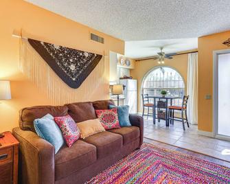 Charming Green Valley Townhome w/ Community Pool! - Green Valley - Sala de estar