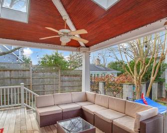 Spacious 5 BR house - 5 Min Walk to N-MC Stadium - Annapolis - Balcony