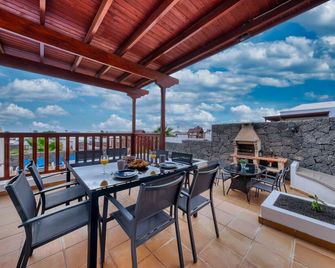 Villa Flavia - Private Pool, Jacuzzi, Bbq And Game Room By Lanzarote Vacation Homes - Playa Blanca - Parveke