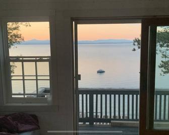 Lake house on the shores of Lake Champlain - Keeseville - Balcón