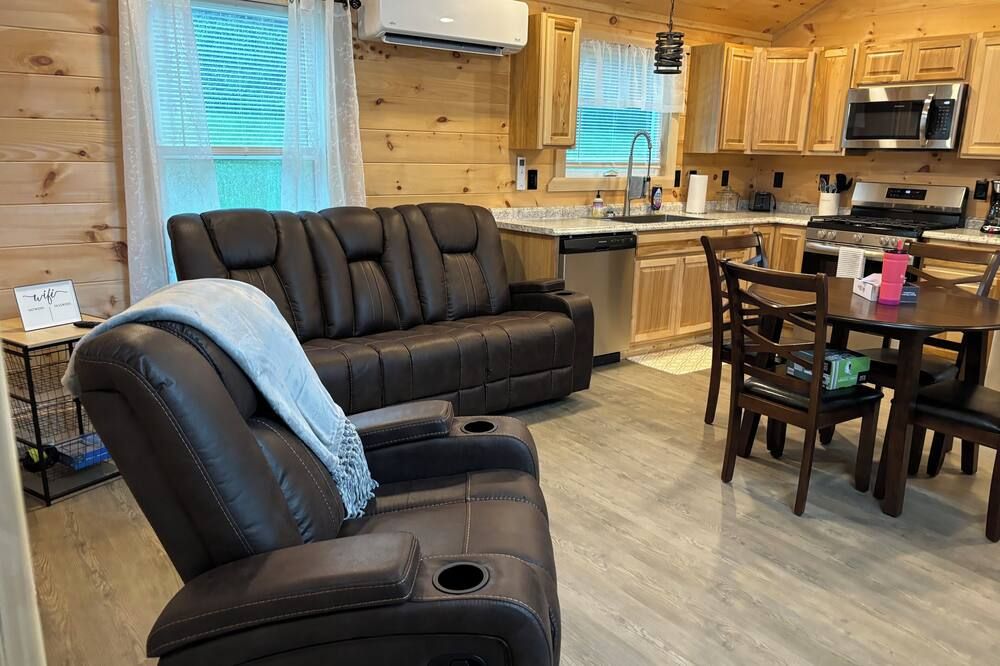 Charming 2-bedroom tiny home within a few miles of all kinds of outdoor sports - Malone - Huiskamer