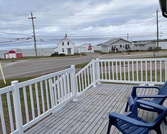 Chapel Suites - Deluxe King Suite - Souris - Balcony