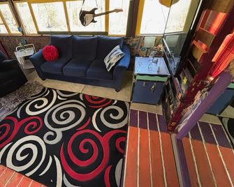 Cozy Hippie Hideaway in the Heart of Bristol - Bristol (Tennessee) - Soggiorno