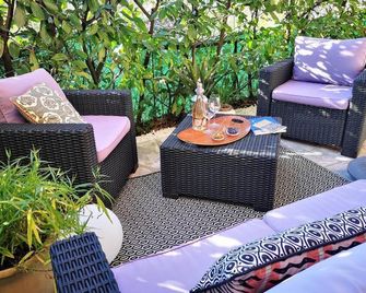 Charmant 2 pièces + terrasse entouré de verdure - 旺斯 - 天井