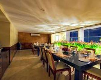 Effotel Hotel Indore - Indore - Lobby