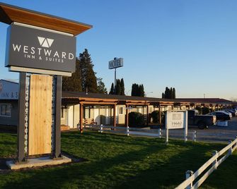 Westward Inn & Suites - Langley - Building