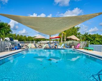 Aqua Lodges at Coconut Cay Rv and Marina - Marathon - Pool