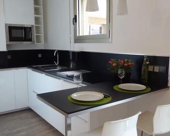 Studio 'High On The Hill', Ideally Located In Lyon - Lyon - Kitchen