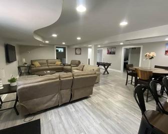 Charming Lower-level Apartment - Allendale - Lounge