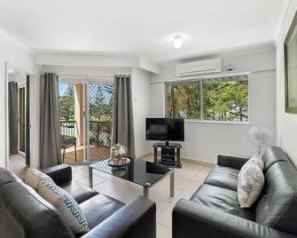 Blue Waters Apartments - Labrador - Living room