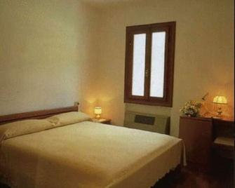 Albergo Volpara - Mussolente - Habitación