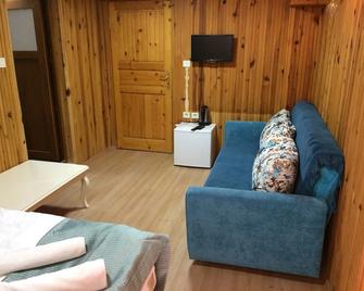 Kuloglu Otel Ve Restoran - Uzungöl - Living room