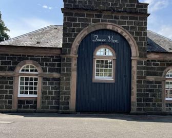 Stay somewhere unusual , Peaceful central location, sleeps 4, Pets Welcome. - Perth - Building