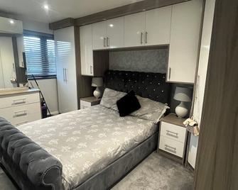 Modern Luxurious Town House in Luton - Luton - Sypialnia