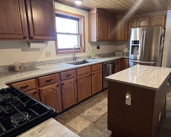 Pictured Rocks Lodge - Munising - Kuchyň