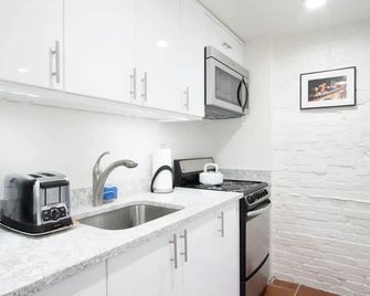 Charming Studio Escape with Fully-Stocked Kitchen - Stylish Comfort - Washington, D.C. - Küche