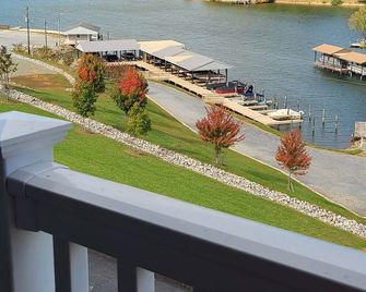 Romantic condo with beautiful sunset views of Smith Mountain Lake - Huddleston - Balcony