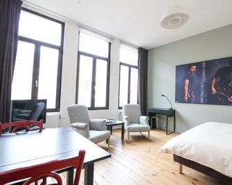 비코즈 더 나이트 시티 로지 - 앤트워프