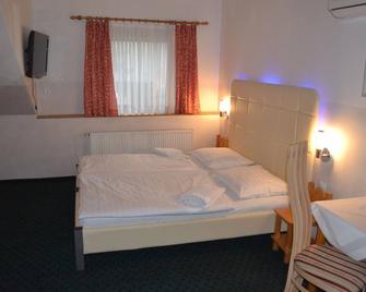 Hotel Silvester - Spodnji Brnik - Bedroom