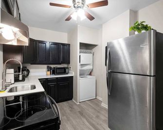 The Luxe Pearl Residences - Columbus - Kitchen