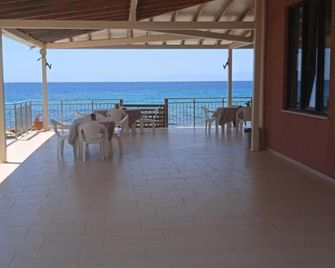 Lemonis House - Nea Skioni - Balkón