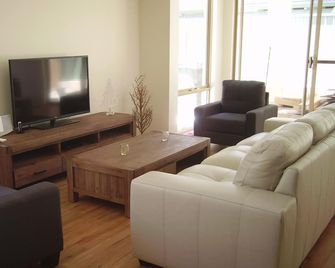 Busselton Holiday Home - Busselton - Salon