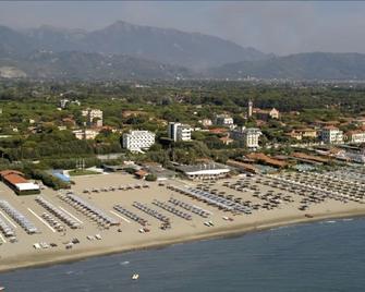 Hotel Riva - Marina Di Pietrasanta - Strand