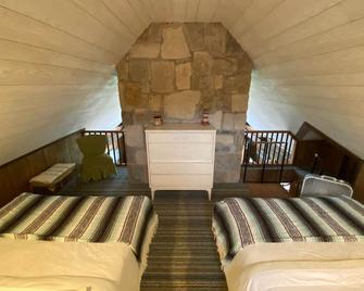 Dad's Paradise on Pigeon Cove offers WaterFront Sunrise Views and Lake Access! - Drummond - Habitación