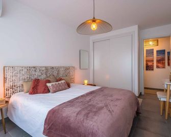 Caravelas 2-Bedroom Apartment with Pool - 50m from the Beach - Armação de Pêra - Slaapkamer