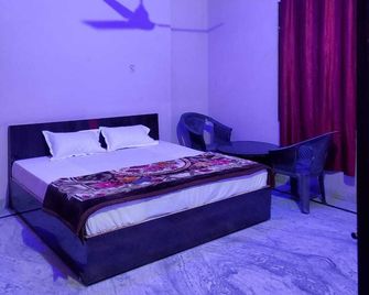 Hotel O 4u - Morādābād - Bedroom
