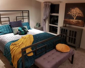 Luxury Apartment on the Waterfront - Waihi Beach - Bedroom