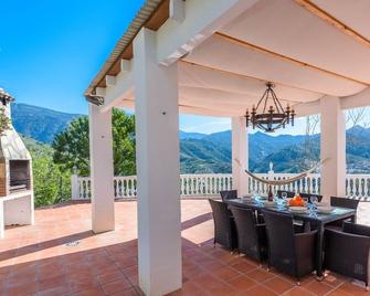 Villa El Puerto de Canillas Canillas de Albaida by Ruralidays - Canillas de Albaida - Patio