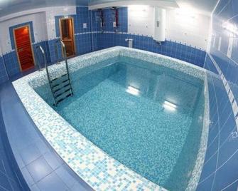 斯沃亞克飯店 - 烏法 - 游泳池