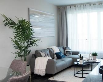 New Elegant & Stunning Townhome - 7 min from beach! - Carleton Place - Huiskamer