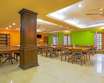 Itsy Hotels Classiyo Munnar Crown Resorts with Balcony - Chinnakanal - Restaurante