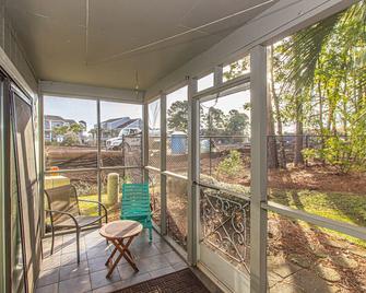 2 Bed 2 Bath Ground Level Golf Colony 33I Only 2 Miles To The Beach - Myrtle Beach - Balcony